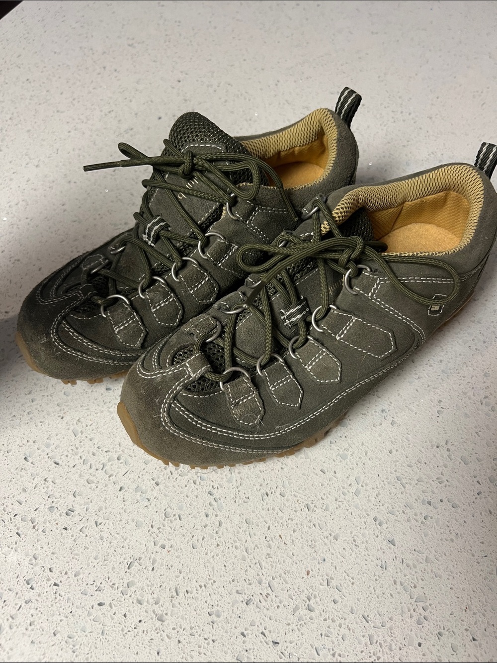 Columbia Olive Green Tenacity Suede Trail Sneakers - size 7